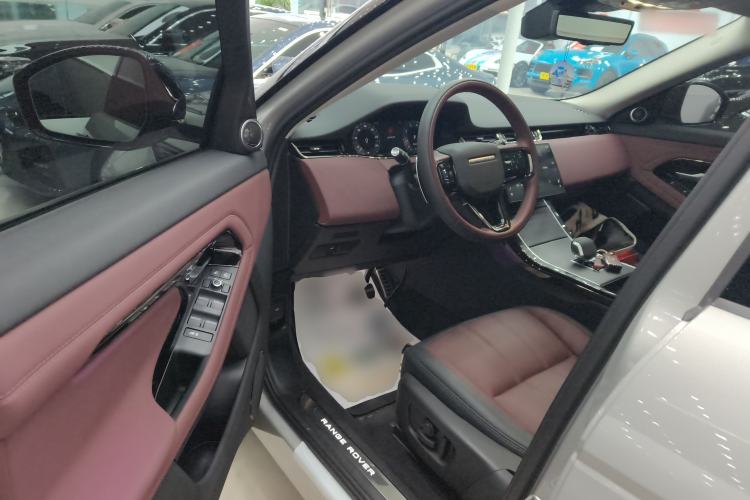 Used Land Rover Range Evoque 2024 Aurora L 249 PS Prestige Light-Chasing Edition Interior 3