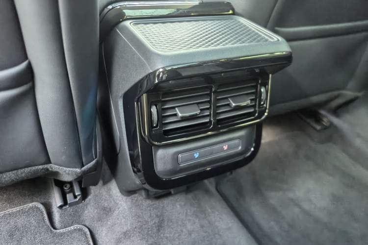 Used Land Rover Range Evoque 2024 Aurora L 249 PS Prestige Light-Chasing Edition Interior 8