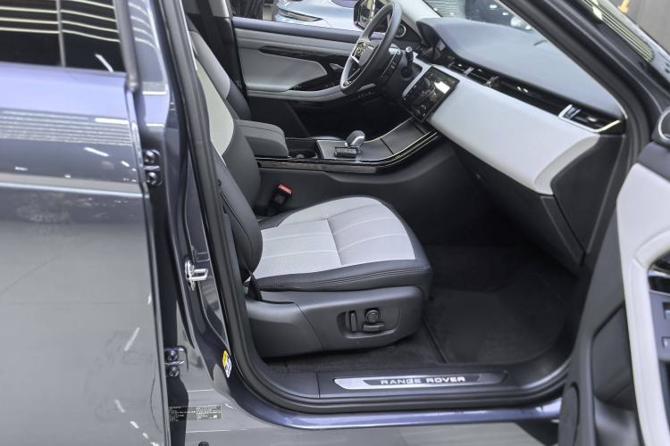 Used Land Rover Range Evoque 2024 Aurora L 249 PS Prestige Light-Chasing Edition Interior 9