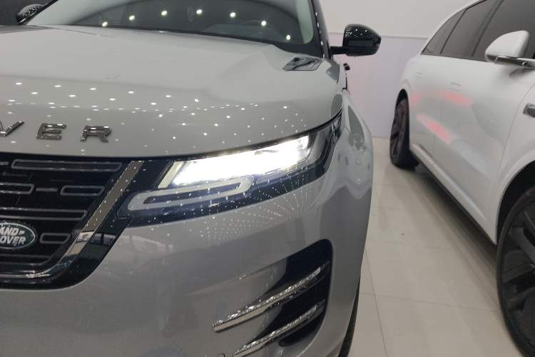 Used Land Rover Range Evoque 2024 Aurora L 249 PS Prestige Light-Chasing Edition Left Front Headlight