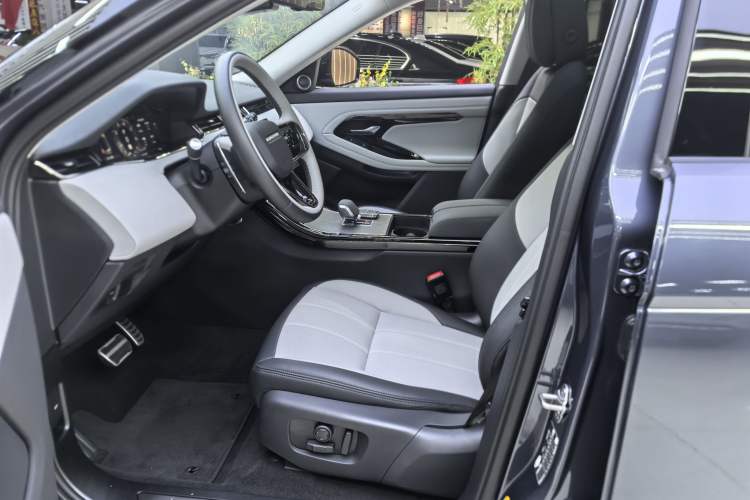 Used Land Rover Range Evoque 2024 Aurora L 249 PS Prestige Light-Chasing Edition Left Front Seat