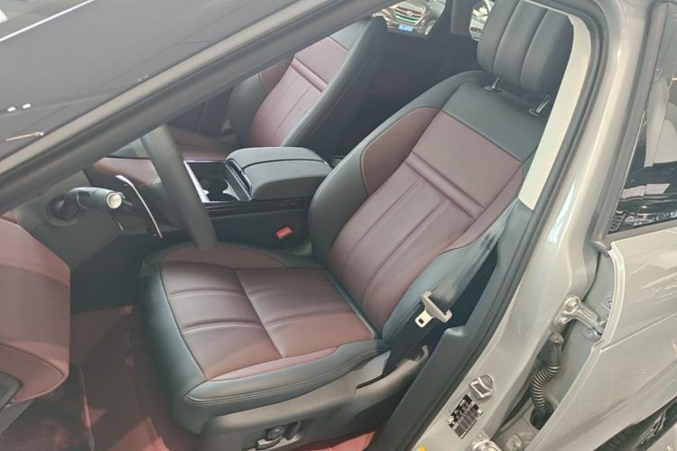 Used Land Rover Range Evoque 2024 Aurora L 249 PS Prestige Light-Chasing Edition Left Front Seat
