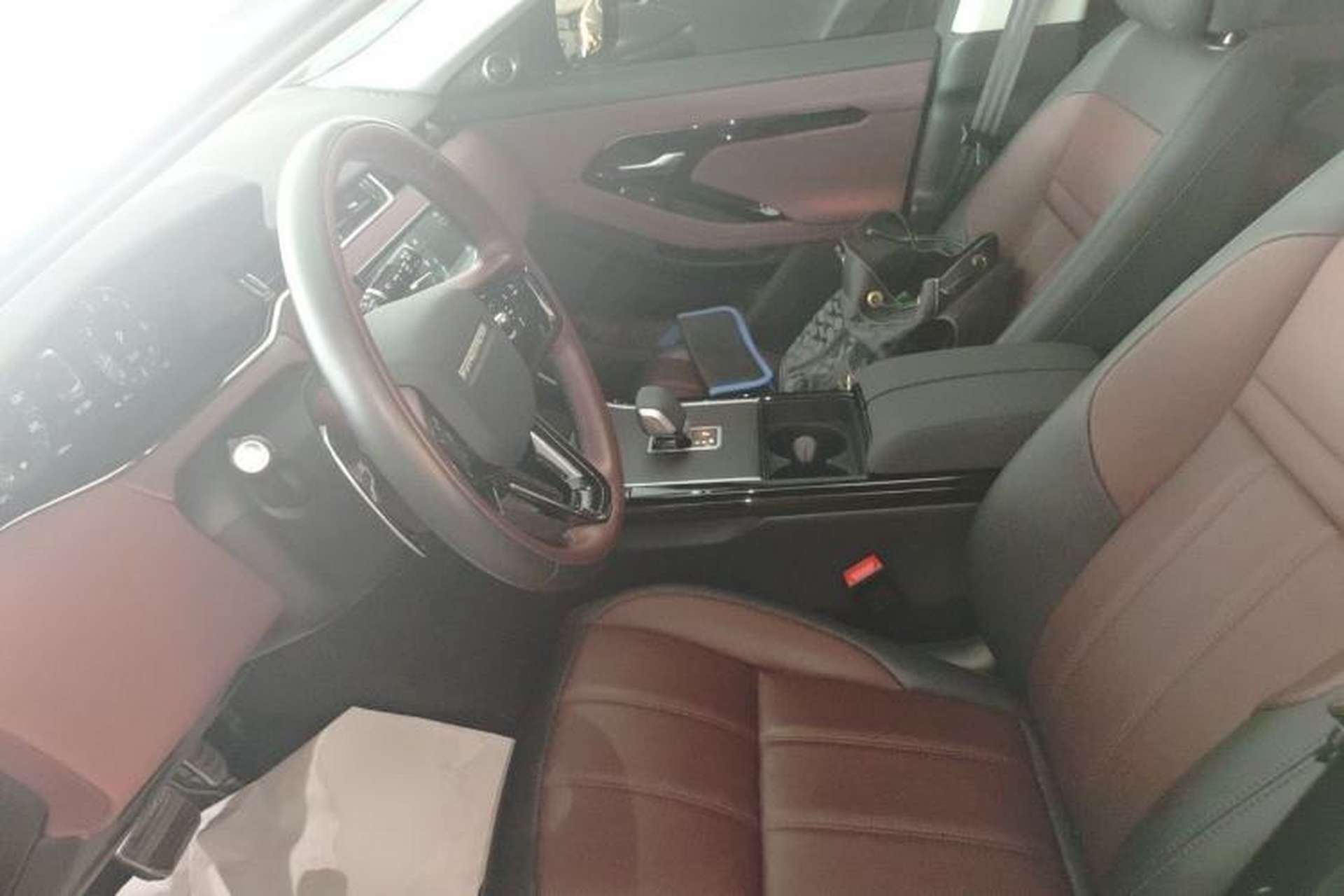 Used Land Rover Range Evoque 2024 Aurora L 249 PS Prestige Light-Chasing Edition Left Front Seat