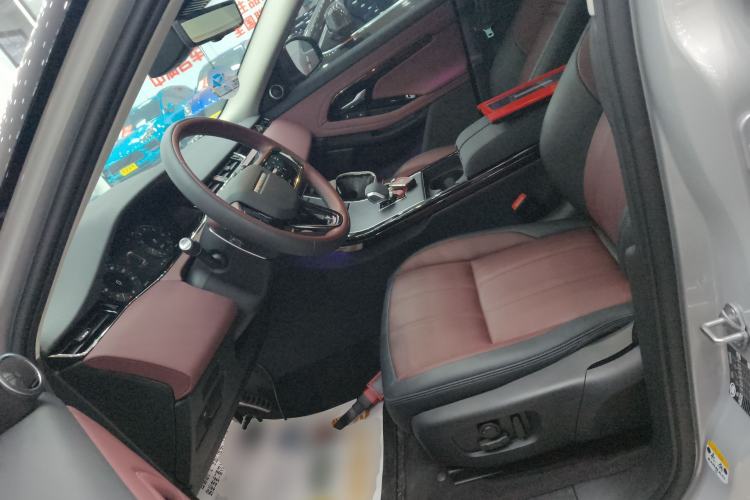 Used Land Rover Range Evoque 2024 Aurora L 249 PS Prestige Light-Chasing Edition Left Front Seat