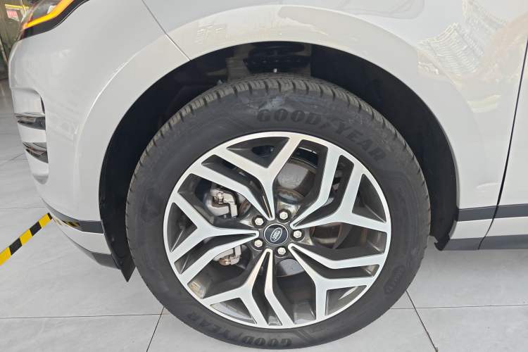 Used Land Rover Range Evoque 2024 Aurora L 249 PS Prestige Light-Chasing Edition Left Front Wheel Hub
