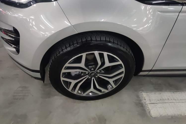 Used Land Rover Range Evoque 2024 Aurora L 249 PS Prestige Light-Chasing Edition Left Front Wheel Hub