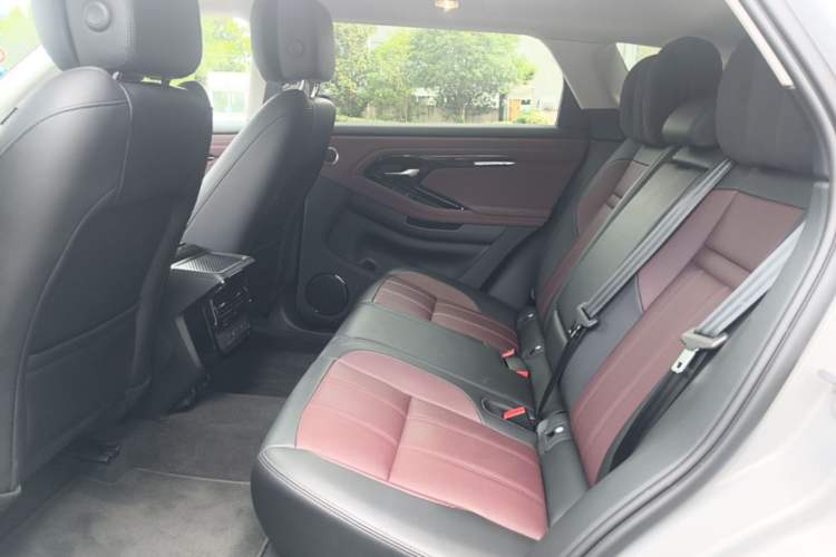 Used Land Rover Range Evoque 2024 Aurora L 249 PS Prestige Light-Chasing Edition Left Rear Seat