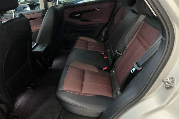 Used Land Rover Range Evoque 2024 Aurora L 249 PS Prestige Light-Chasing Edition Left Rear Seat