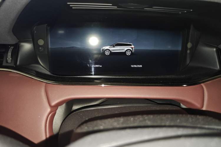 Used Land Rover Range Evoque 2024 Aurora L 249 PS Glowing Limited Edition Odometer Close Up