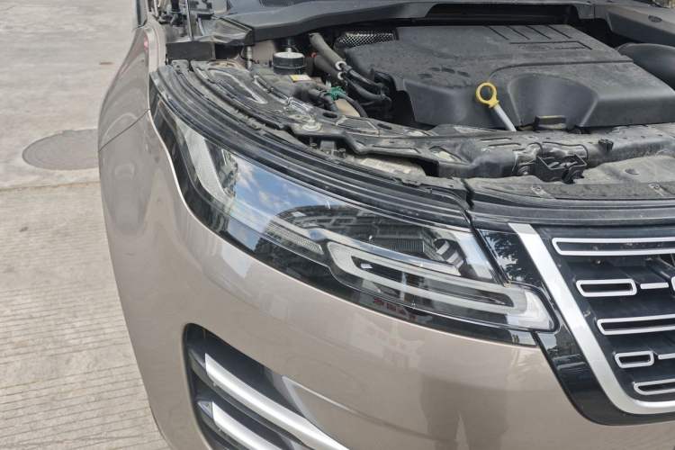 Used Land Rover Range Evoque 2024 Aurora L 249 PS Glowing Limited Edition Right Front Headlight