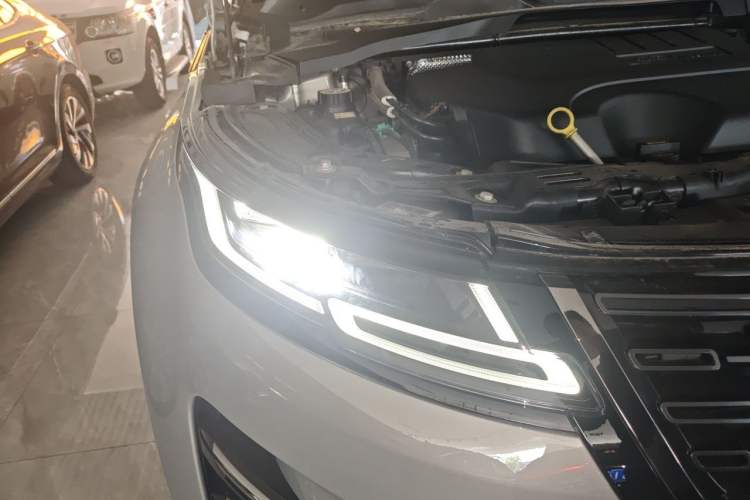 Used Land Rover Range Evoque 2024 Aurora L 249 PS Prestige Light-Chasing Edition Right Front Headlight