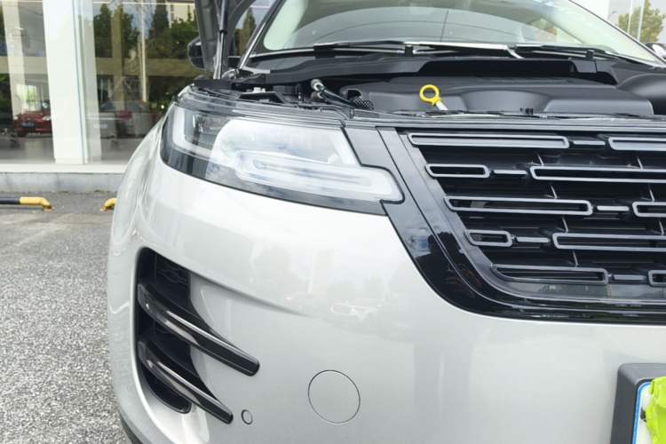 Used Land Rover Range Evoque 2024 Aurora L 249 PS Prestige Light-Chasing Edition Right Front Headlight