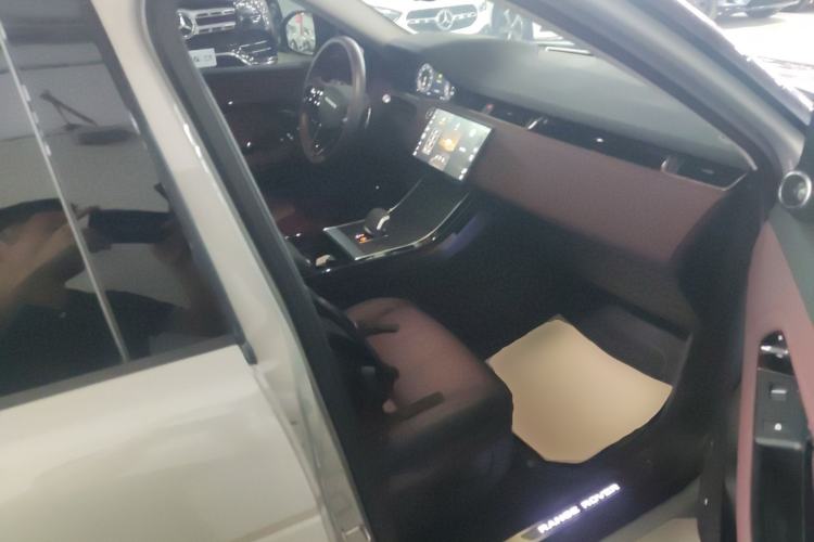 Used Land Rover Range Evoque 2024 Aurora L 249 PS Prestige Light-Chasing Edition Right Front Seat