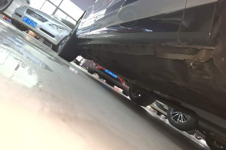 Used Land Rover Range Evoque 2024 Aurora L 249 PS Prestige Light-Chasing Edition Right Side Sill