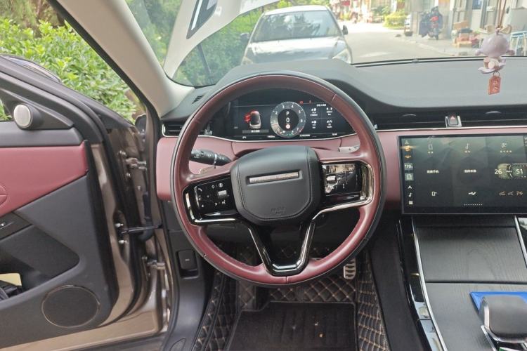 Used Land Rover Range Evoque 2024 Aurora L 249 PS Glowing Limited Edition Steering Wheel