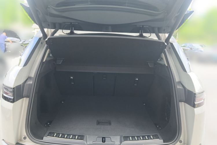 Used Land Rover Range Evoque 2024 Aurora L 249 PS Prestige Light-Chasing Edition Trunk