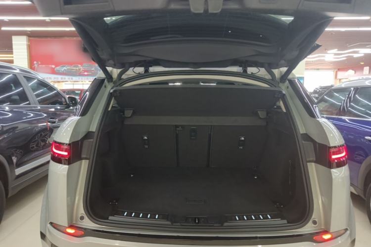Used Land Rover Range Evoque 2024 Aurora L 249 PS Prestige Light-Chasing Edition Trunk