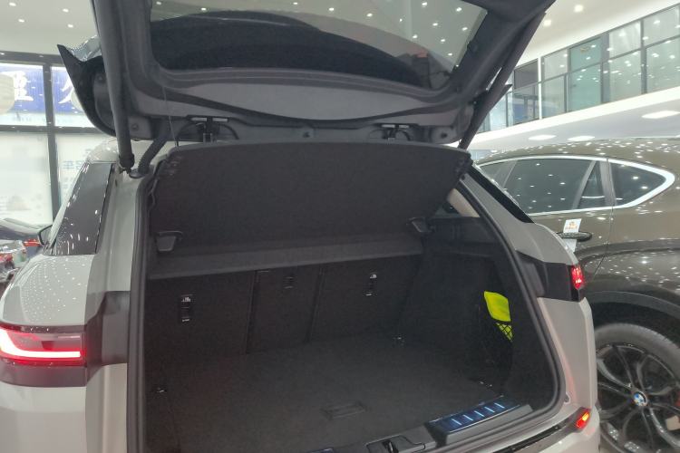 Used Land Rover Range Evoque 2024 Aurora L 249 PS Prestige Light-Chasing Edition Trunk