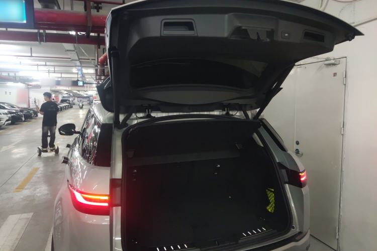 Used Land Rover Range Evoque 2024 Aurora L 249 PS Prestige Light-Chasing Edition Trunk