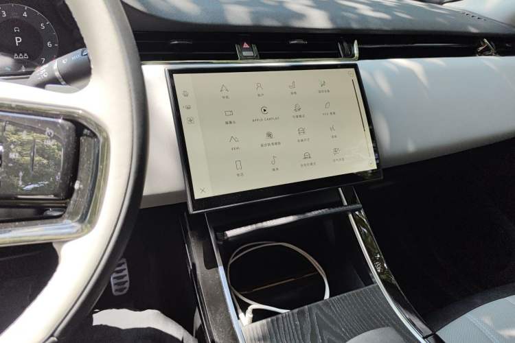 Used Land Rover Range Evoque 2024 Aurora L 249 PS Prestige Light-Chasing Edition Audio And AC Panel