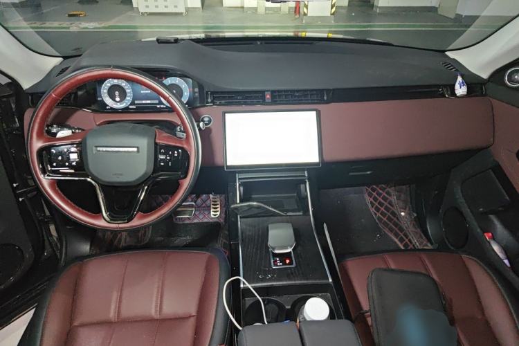 Used Land Rover Range Evoque 2024 Aurora L 249 PS Prestige Light-Chasing Edition Center Console