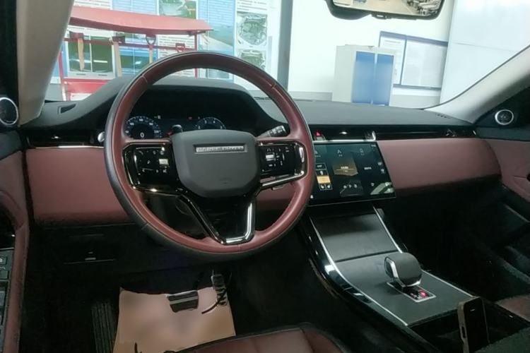 Used Land Rover Range Evoque 2024 Aurora L 249 PS Prestige Light-Chasing Edition Center Console