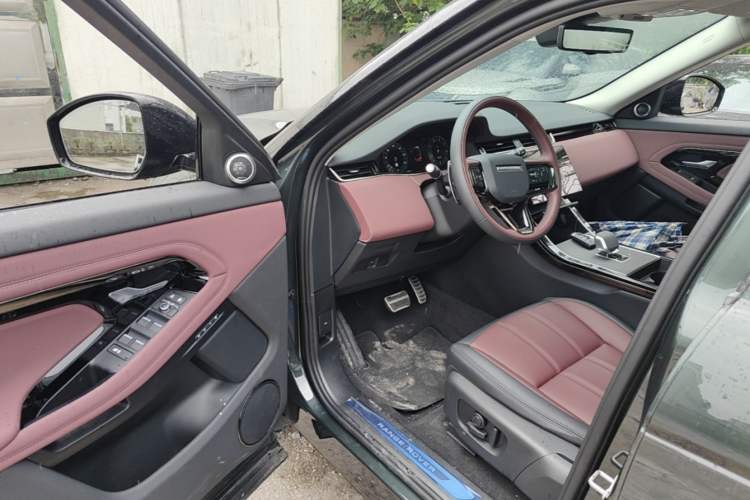 Used Land Rover Range Evoque 2024 Aurora L 249 PS Prestige Light-Chasing Edition Driver Seat