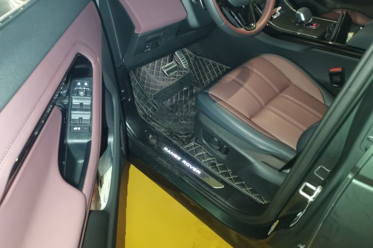 Used Land Rover Range Evoque 2024 Aurora L 249 PS Prestige Light-Chasing Edition Driver Seat