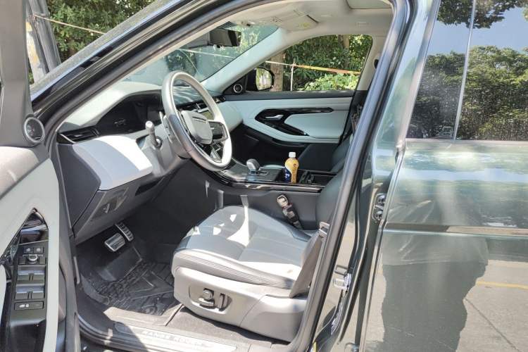 Used Land Rover Range Evoque 2024 Aurora L 249 PS Prestige Light-Chasing Edition Driver Seat
