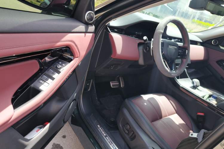 Used Land Rover Range Evoque 2024 Aurora L 249 PS Prestige Light-Chasing Edition Driver Seat