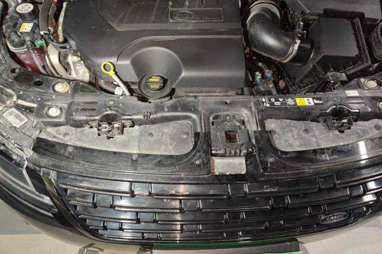 Used Land Rover Range Evoque 2024 Aurora L 249 PS Prestige Light-Chasing Edition Engine Bay