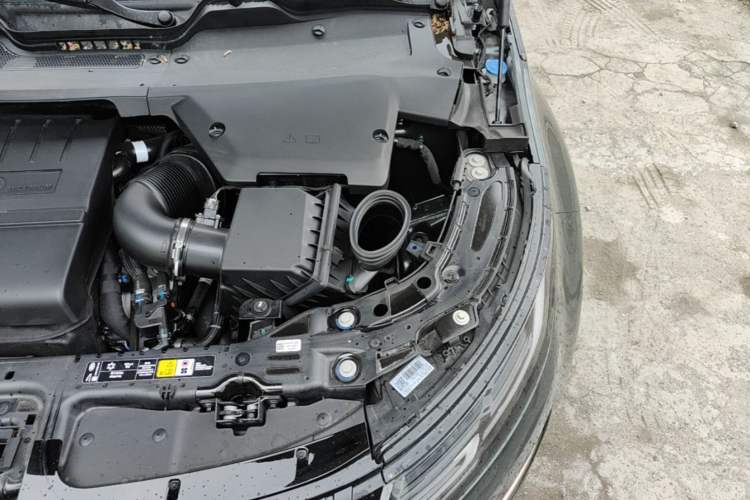 Used Land Rover Range Evoque 2024 Aurora L 249 PS Prestige Light-Chasing Edition Engine Bay Left
