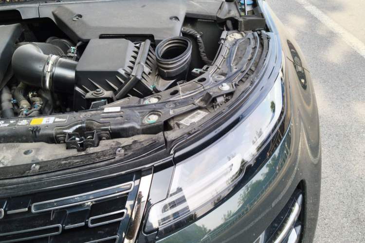 Used Land Rover Range Evoque 2024 Aurora L 249 PS Glowing Limited Edition Engine Bay Left