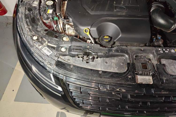 Used Land Rover Range Evoque 2024 Aurora L 249 PS Prestige Light-Chasing Edition Engine Bay Right