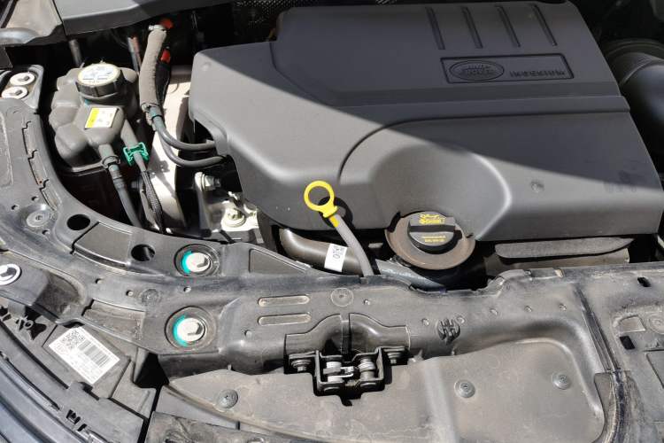 Used Land Rover Range Evoque 2024 Aurora L 249 PS Prestige Light-Chasing Edition Engine Bay Right