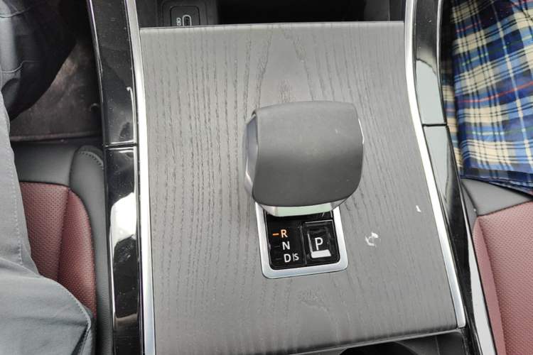 Used Land Rover Range Evoque 2024 Aurora L 249 PS Prestige Light-Chasing Edition Gear Lever