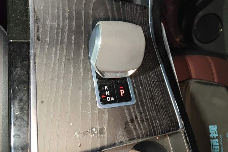 Used Land Rover Range Evoque 2024 Aurora L 249 PS Prestige Light-Chasing Edition Gear Lever