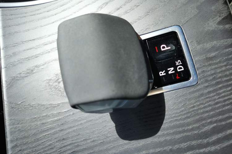 Used Land Rover Range Evoque 2024 Aurora L 249 PS Prestige Light-Chasing Edition Gear Lever
