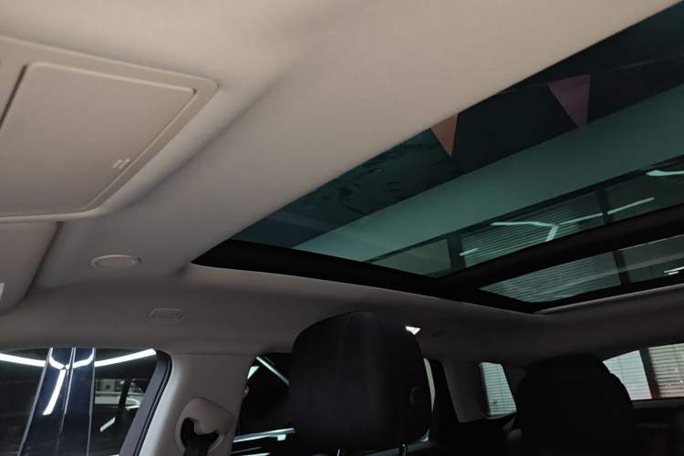 Used Land Rover Range Evoque 2024 Aurora L 249 PS Prestige Light-Chasing Edition Headliner