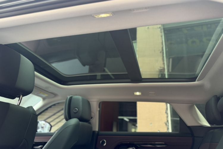 Used Land Rover Range Evoque 2024 Aurora L 249 PS Prestige Light-Chasing Edition Headliner