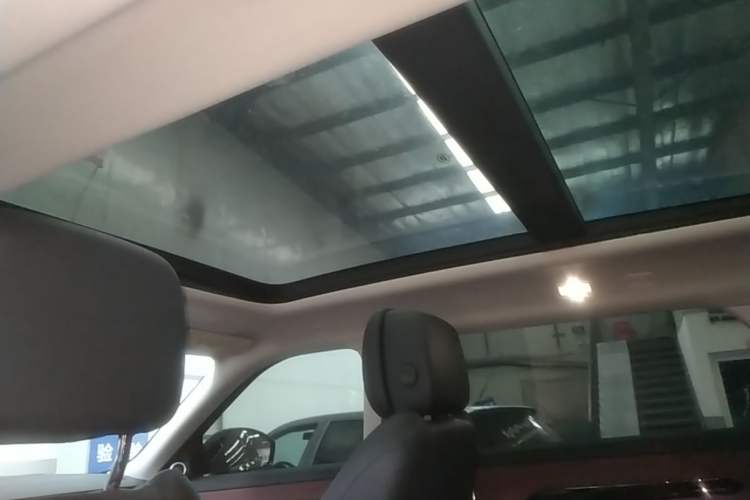 Used Land Rover Range Evoque 2024 Aurora L 249 PS Prestige Light-Chasing Edition Headliner