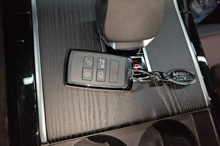 Used Land Rover Range Evoque 2024 Aurora L 249 PS Prestige Light-Chasing Edition Interior 1