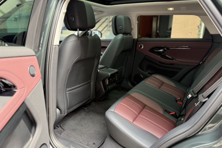 Used Land Rover Range Evoque 2024 Aurora L 249 PS Prestige Light-Chasing Edition Interior 1