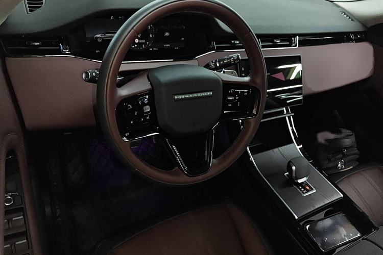 Used Land Rover Range Evoque 2024 Aurora L 249 PS Prestige Light-Chasing Edition Interior 2