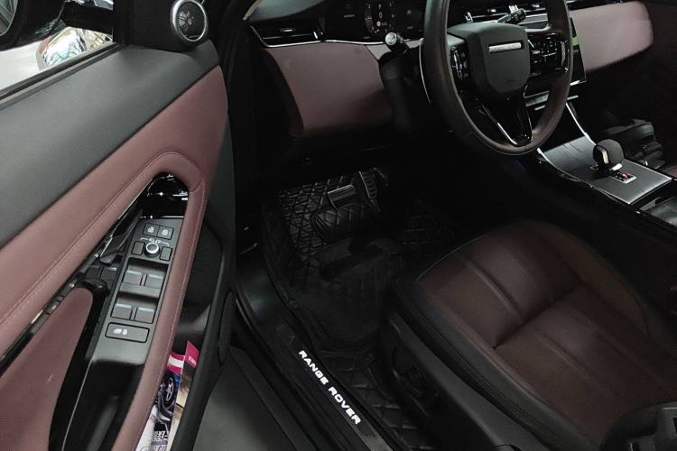 Used Land Rover Range Evoque 2024 Aurora L 249 PS Prestige Light-Chasing Edition Interior 3