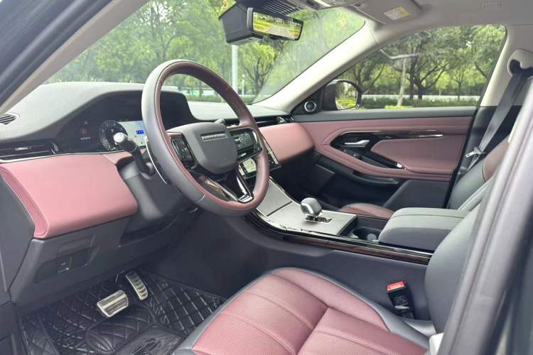 Used Land Rover Range Evoque 2024 Aurora L 249 PS Prestige Light-Chasing Edition Interior 8