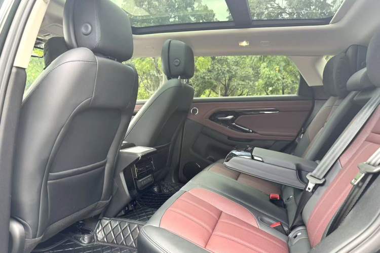 Used Land Rover Range Evoque 2024 Aurora L 249 PS Prestige Light-Chasing Edition Interior 9