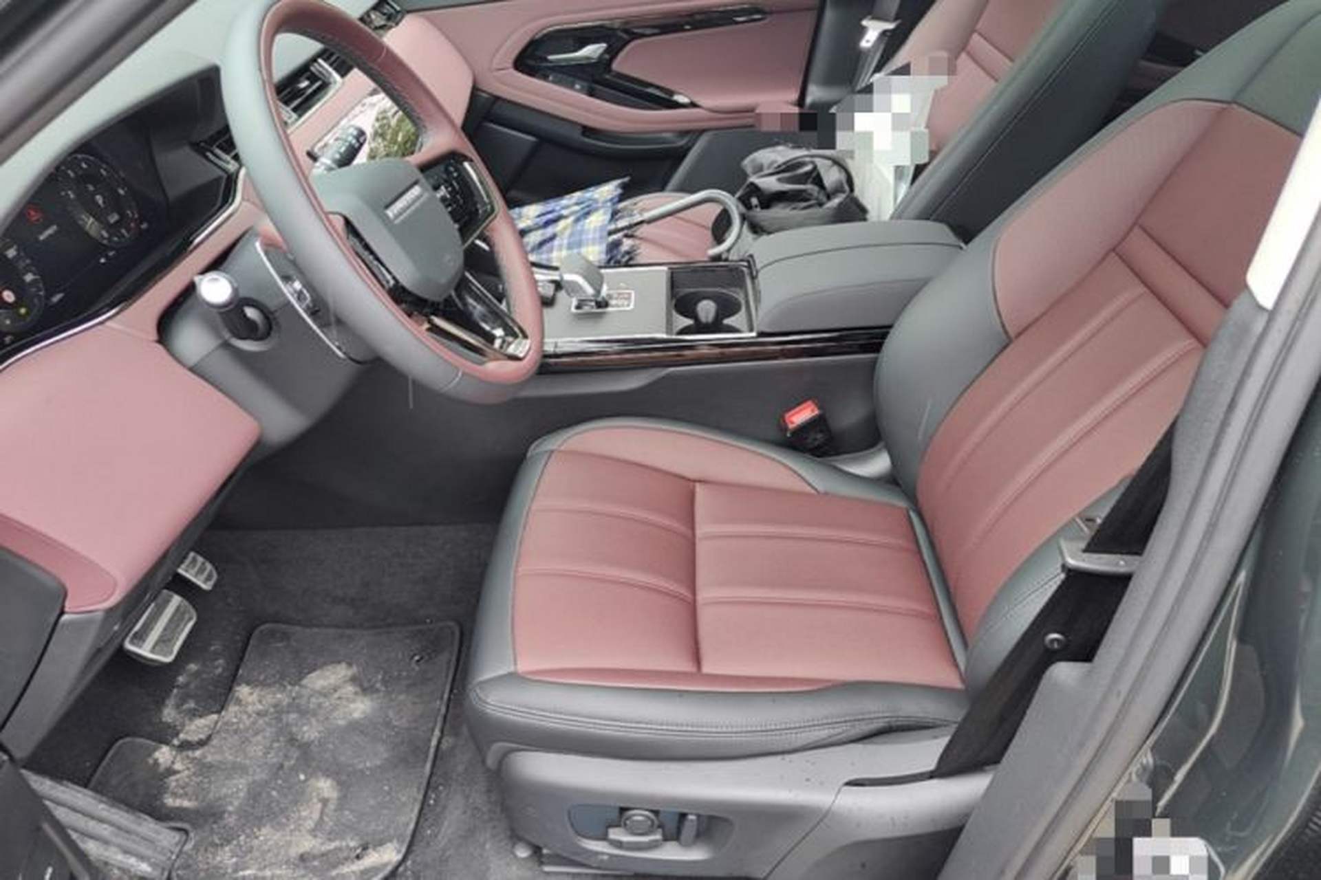Used Land Rover Range Evoque 2024 Aurora L 249 PS Prestige Light-Chasing Edition Left Front Seat
