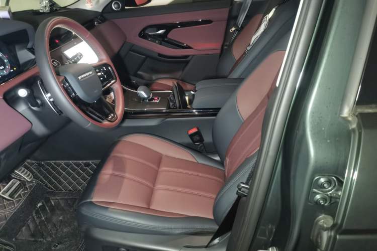 Used Land Rover Range Evoque 2024 Aurora L 249 PS Prestige Light-Chasing Edition Left Front Seat