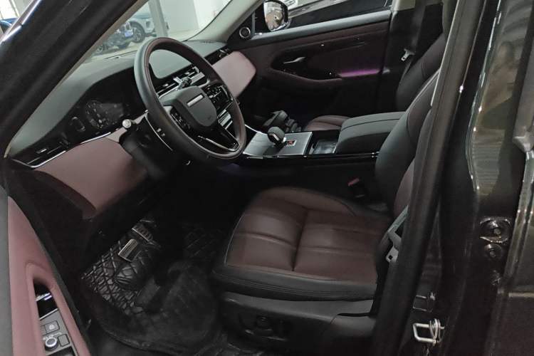 Used Land Rover Range Evoque 2024 Aurora L 249 PS Prestige Light-Chasing Edition Left Front Seat